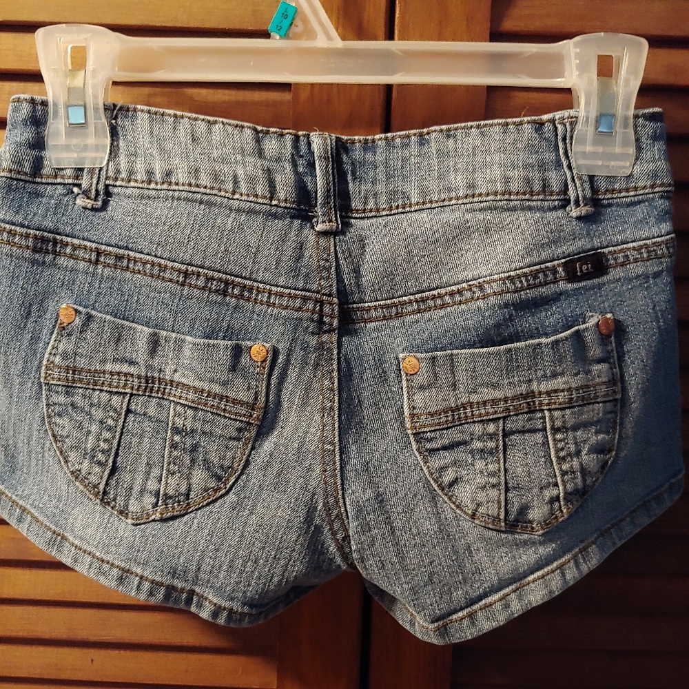 Shorts - Picture 2 of 3